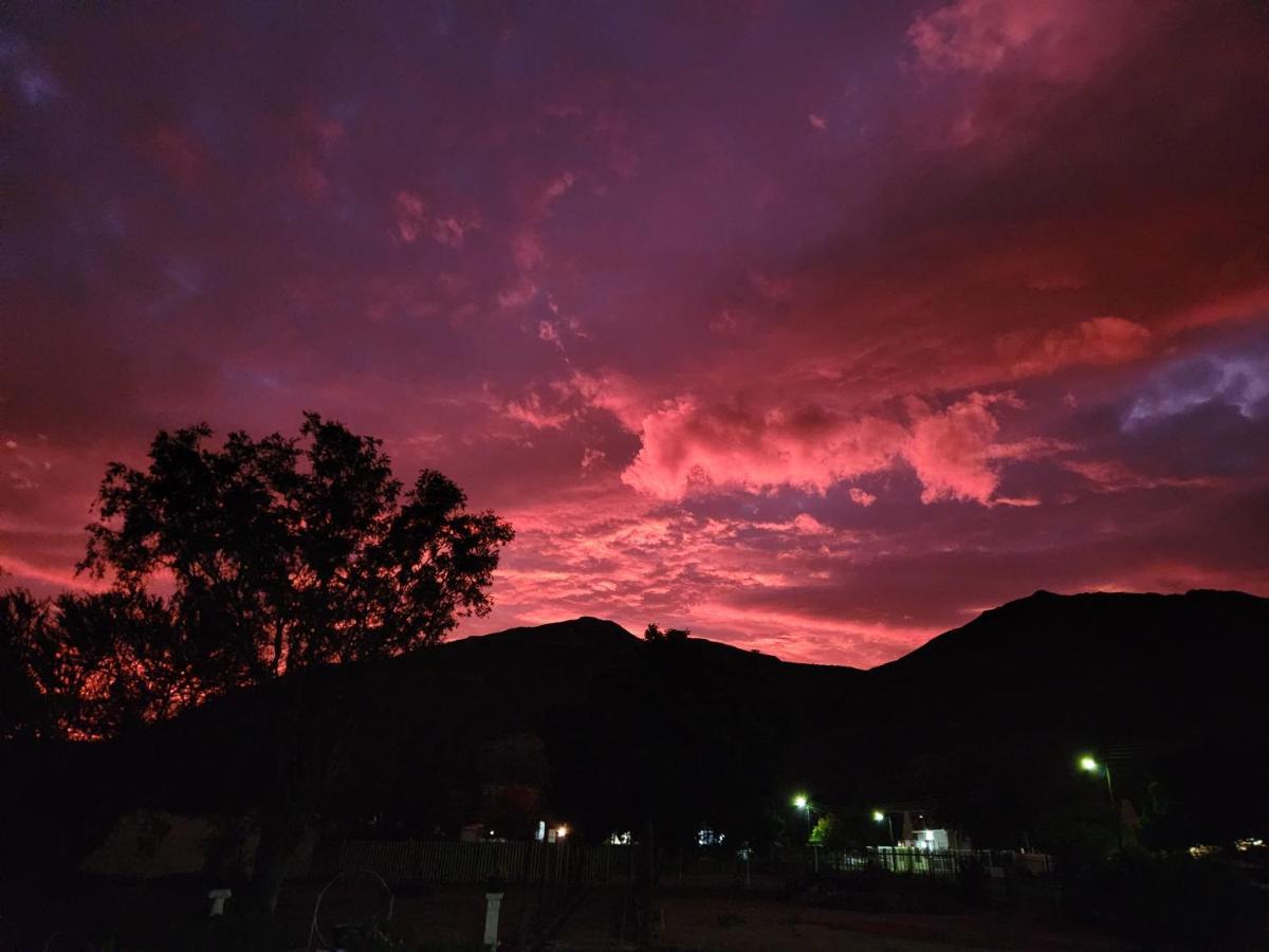 Die Dorpshuis Graaff-Reinet エクステリア 写真