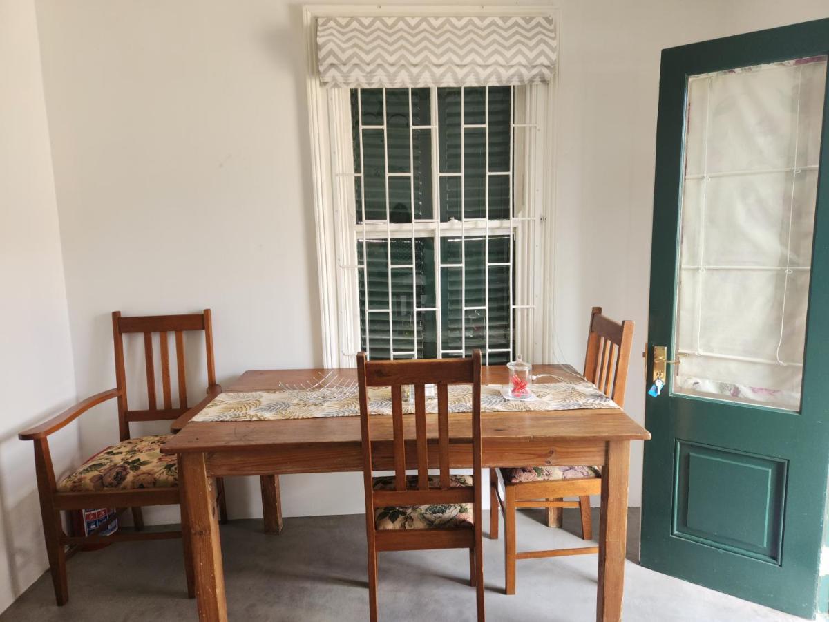 Die Dorpshuis Graaff-Reinet エクステリア 写真