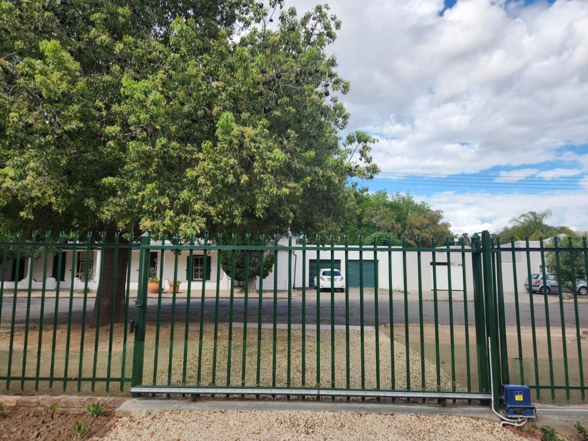 Die Dorpshuis Graaff-Reinet エクステリア 写真