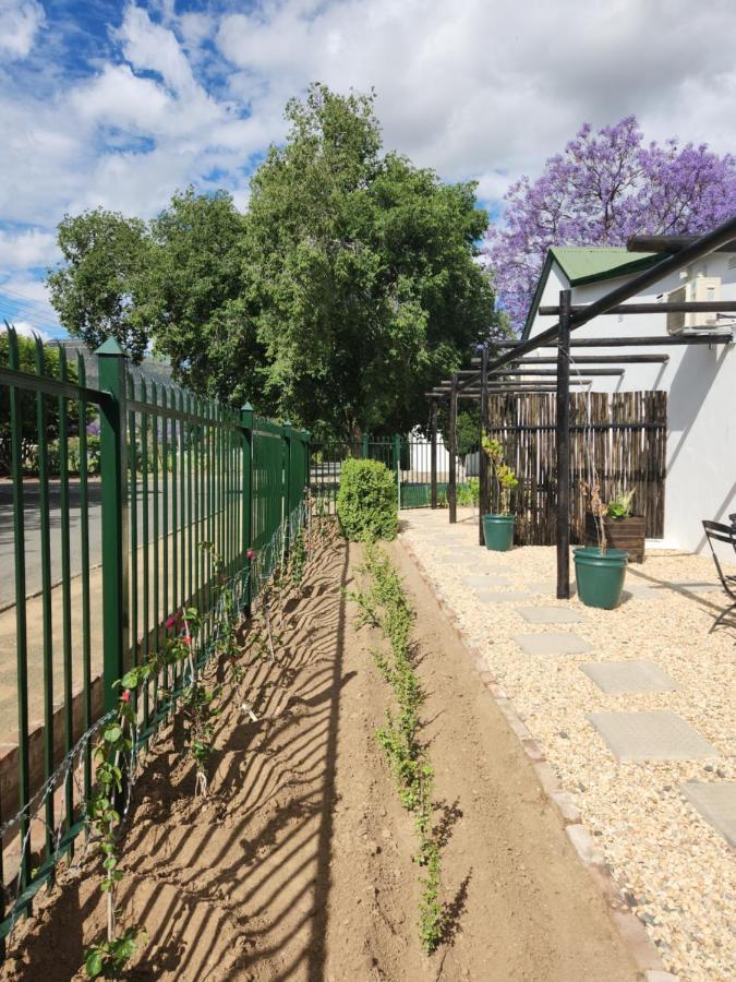 Die Dorpshuis Graaff-Reinet エクステリア 写真