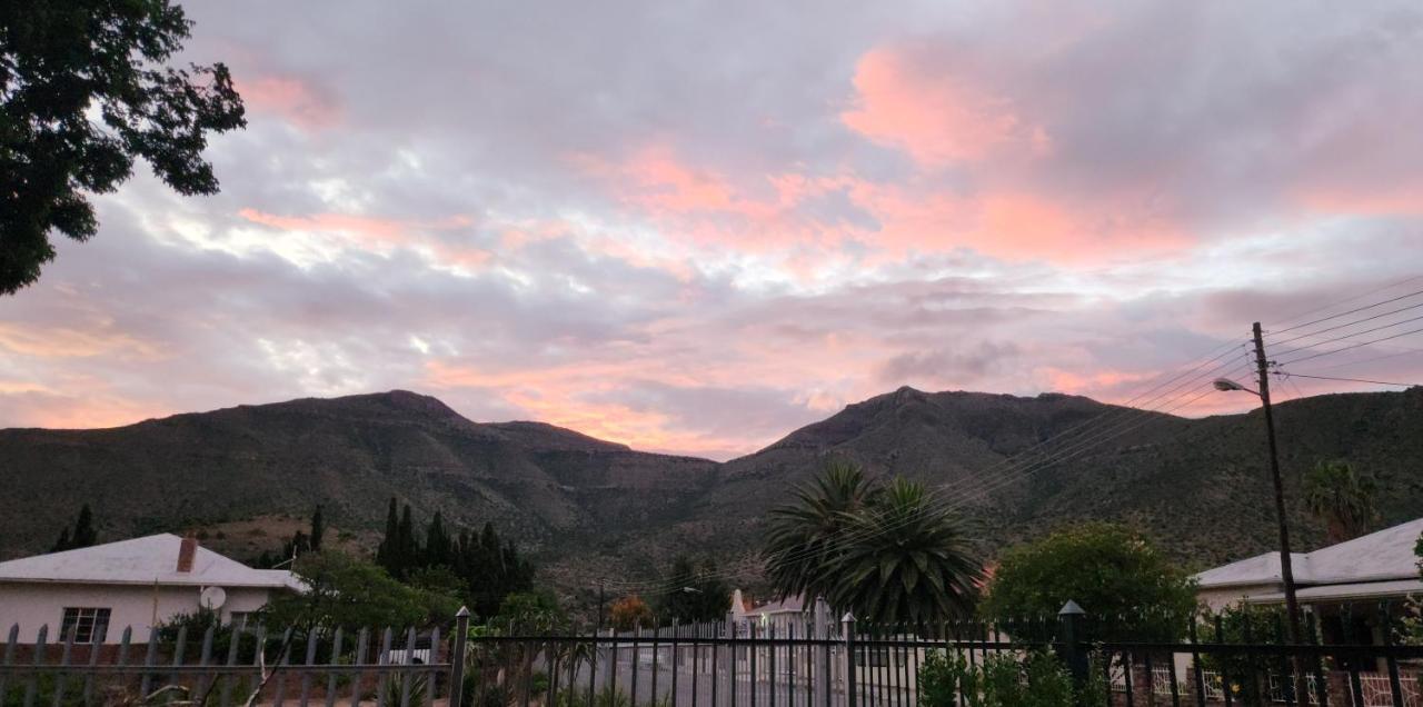 Die Dorpshuis Graaff-Reinet エクステリア 写真