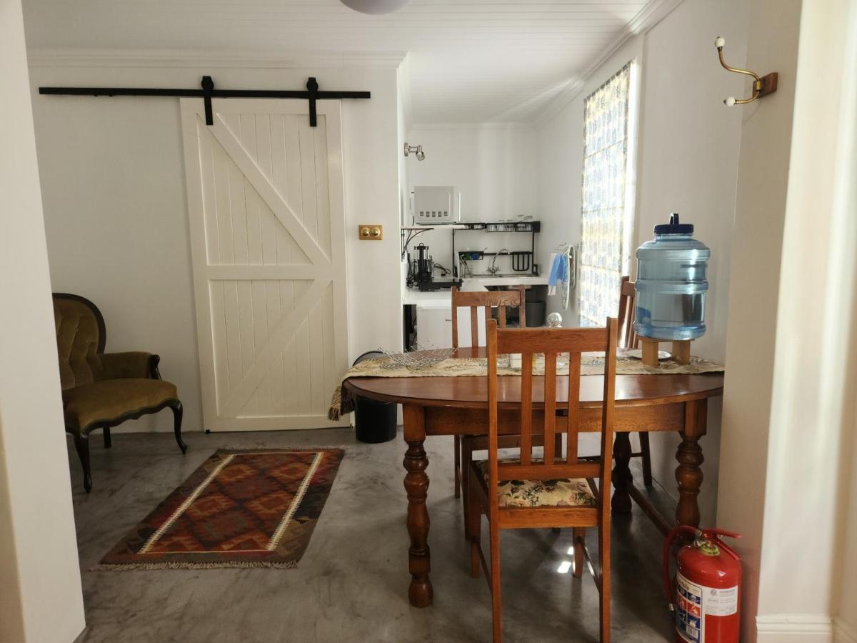 Die Dorpshuis Graaff-Reinet エクステリア 写真