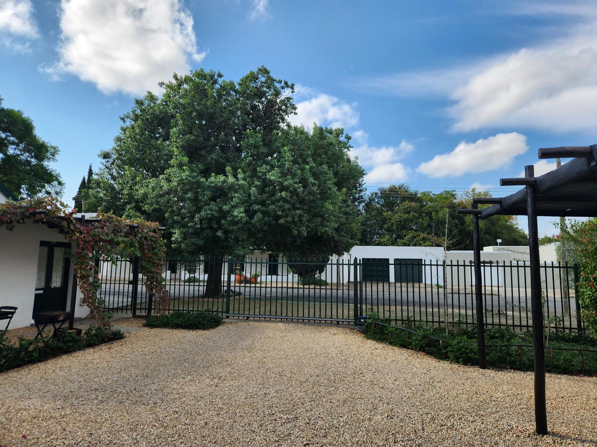 Die Dorpshuis Graaff-Reinet エクステリア 写真